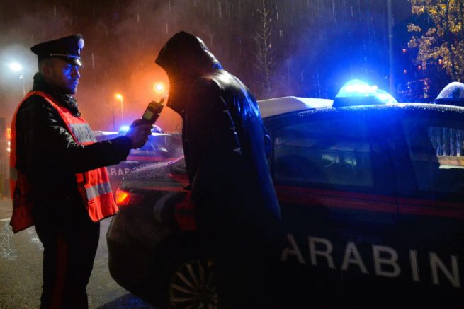 16.12.2022_i-carabinieri-al-posto-di-controllo-effettuano-lalcoltest-4-scaled-1-655x437-1.jpg