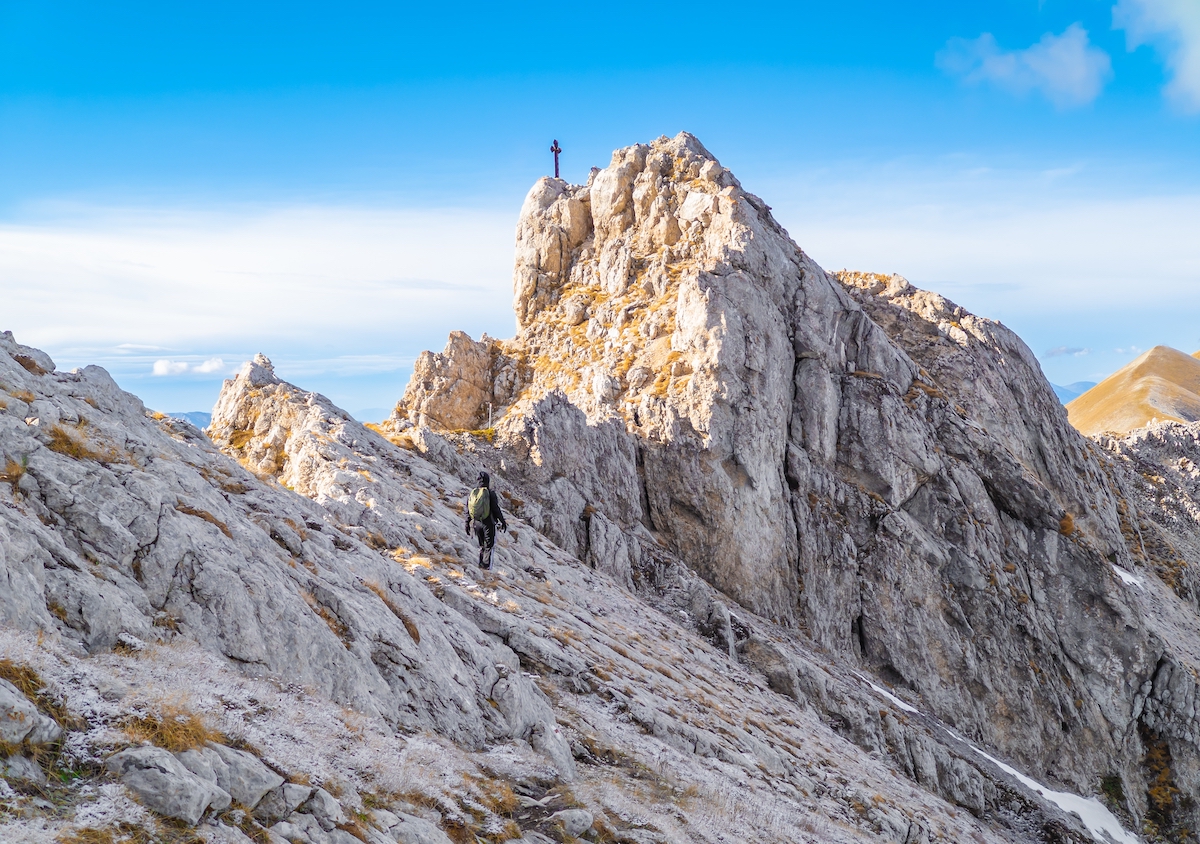 20220210114847-gran-sasso-abruzzo-photo-by-valerio-mei-shutterstock-2076489931.jpg