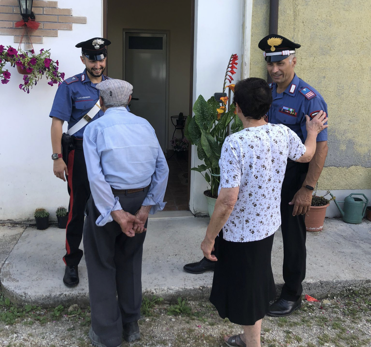 Certa Stampa - SI FINGE MARESCIALLO PER TRUFFARE GLI ANZIANI, MA I ...