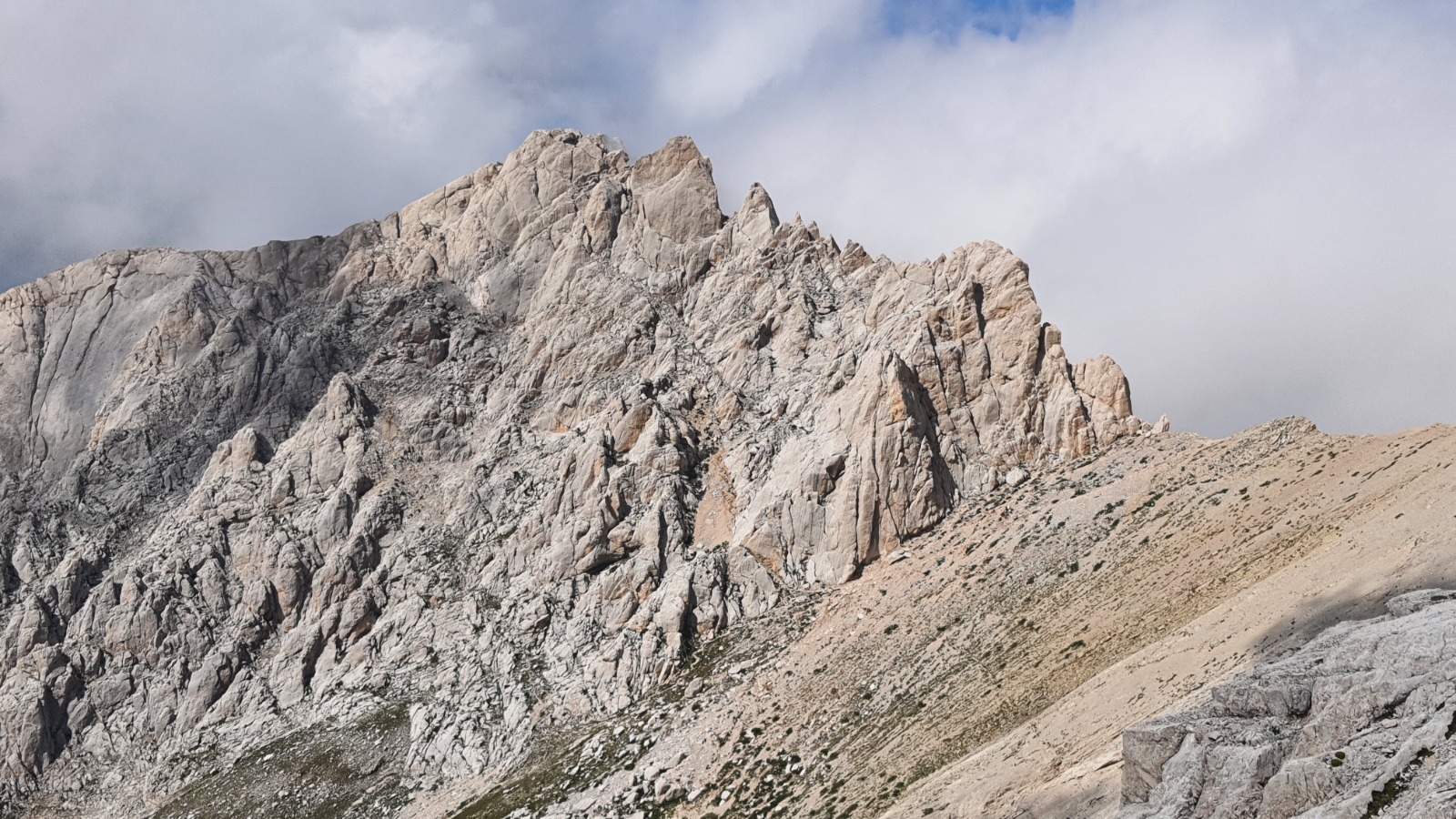 Corno_Piccolo_dalla_Ferrata_dei_Giniepri.jpeg