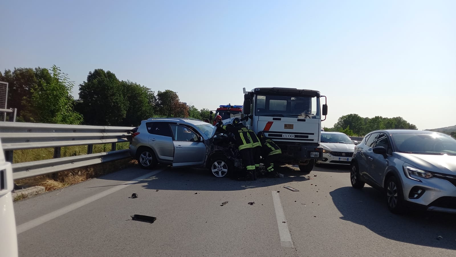 certa stampa teramo mare bloccata per incidente chilometri di fila per l ingresso a teramo