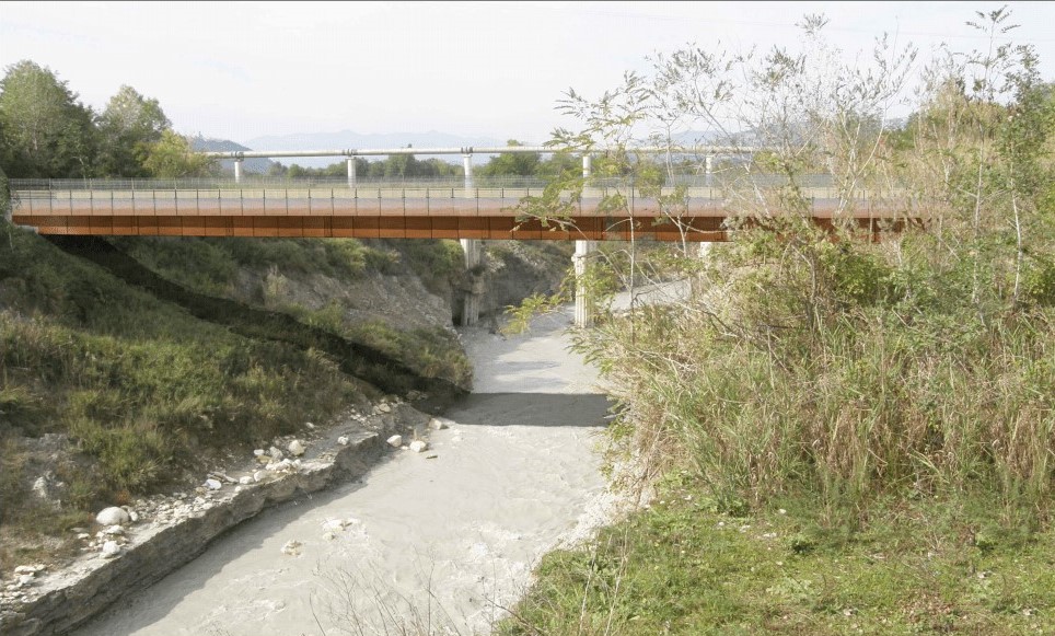 Ponte sul fiume Vomano ilmartino.it 