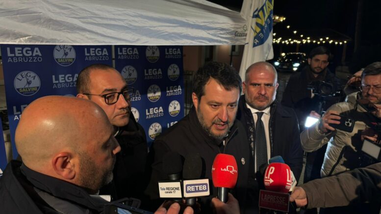 Salvini-a-LAquila-777x437.jpeg