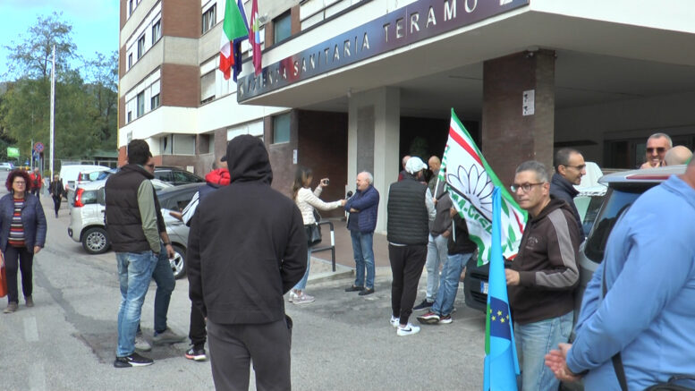 Sit-in-lavoratori-ex-giardinieri--777x437.jpg