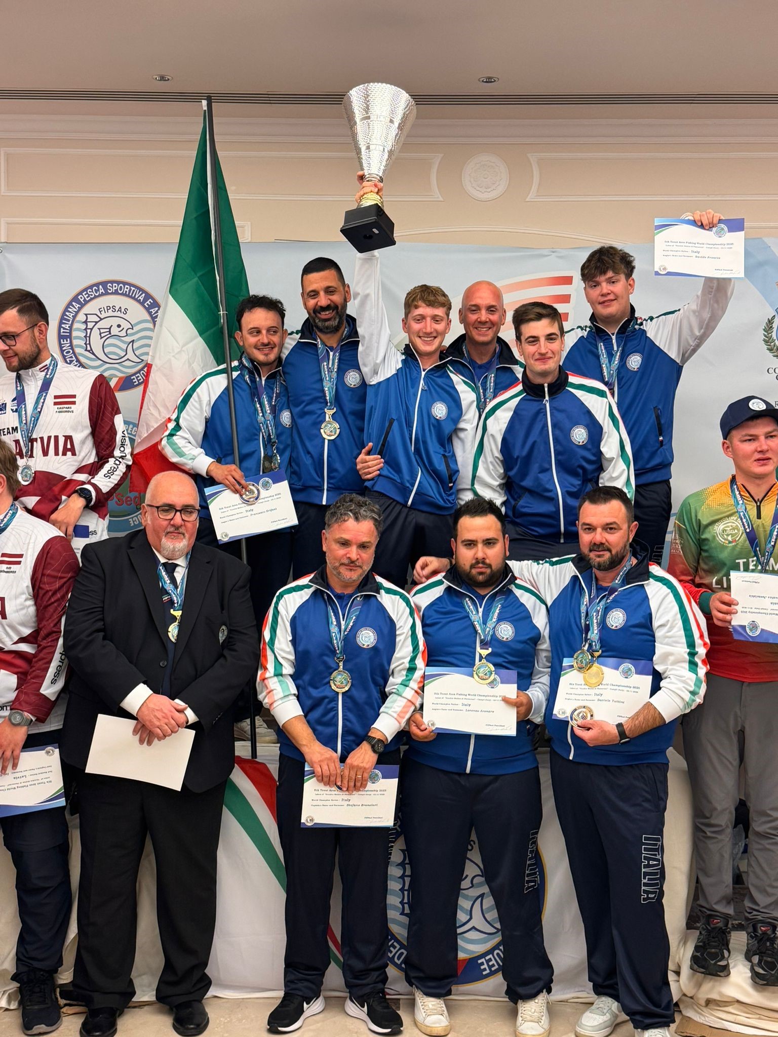 Squadra_Vincitrice_Campionato_Mondiale_Trout_Area_2025.jpg