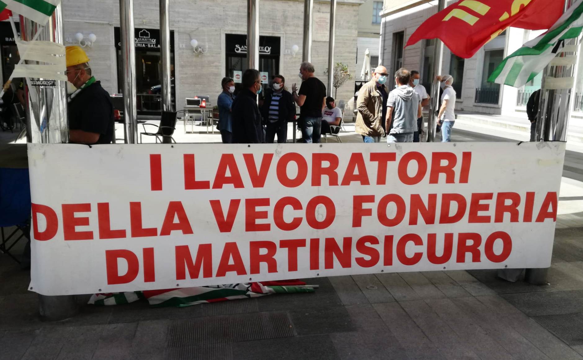 Striscione_Lavoratori_Fonderia_Veco_Martinsicuro.jpeg