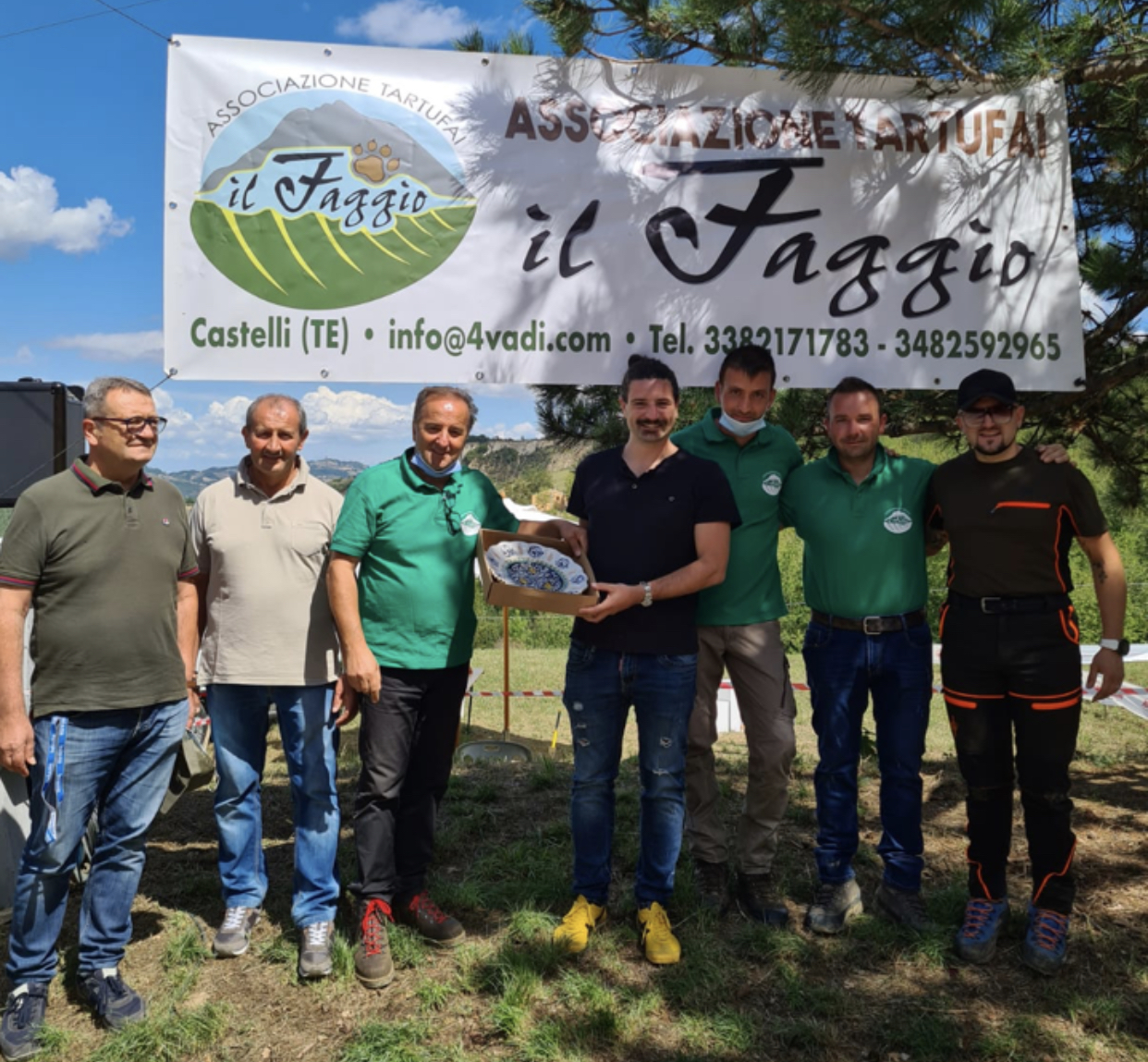 Certa Stampa - TORNA DOMENICA A CASTELLI L'AMBITA SFIDA TRA I CANI DA  TARTUFO