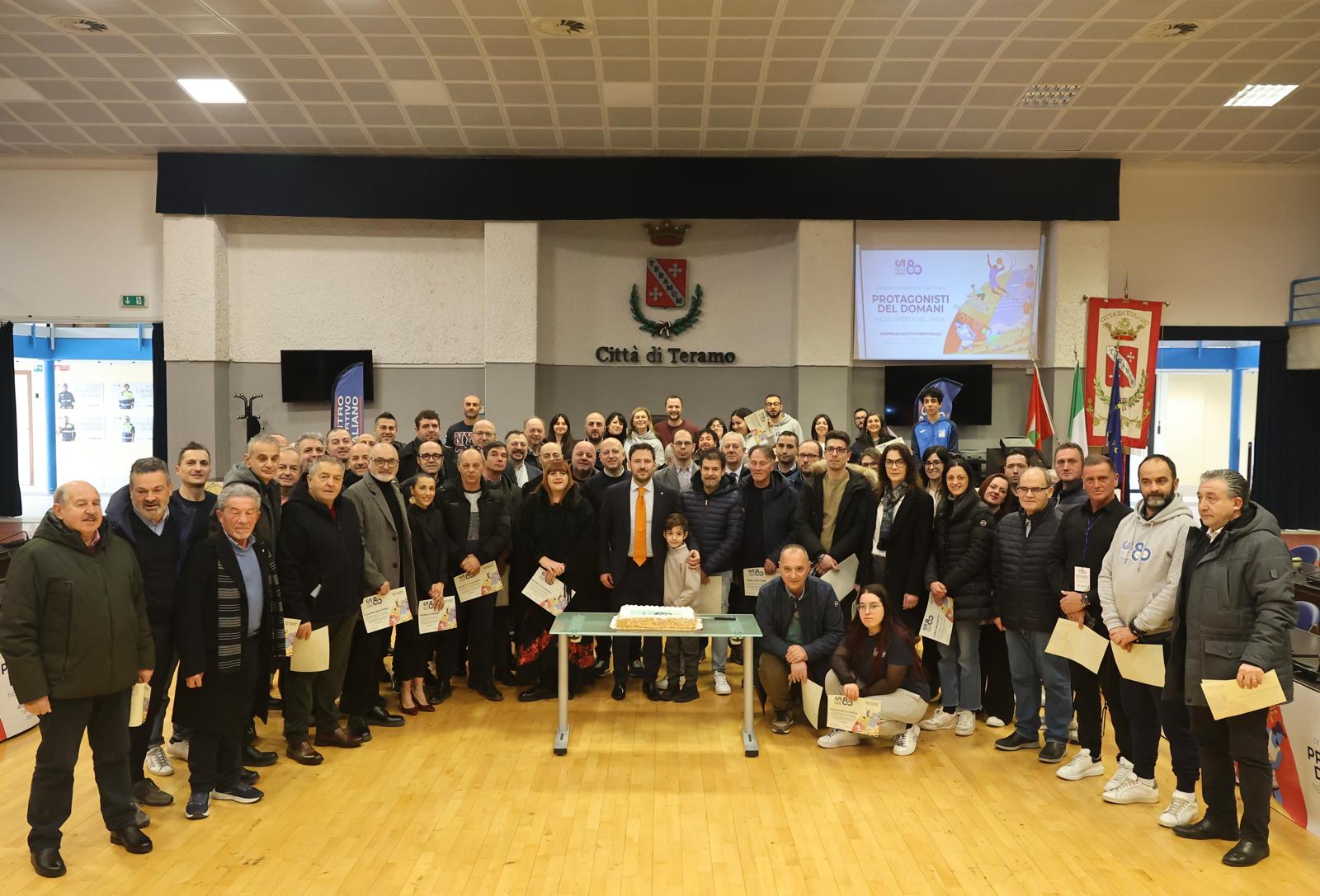 Una_rappresentanza_dei_dirigenti_collaboratori_arbitri_e_volontari_della_presidenza_De_Marcellis.jpeg