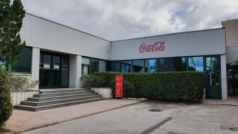 ingresso-esterno-coca-cola-oricola-768x432.jpg