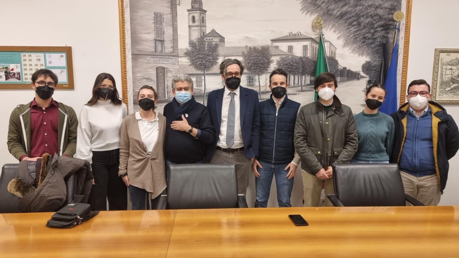 pavone_e_la_Consulta_degli_studenti_insieme_al_sindaco_di_Roseto.jpg