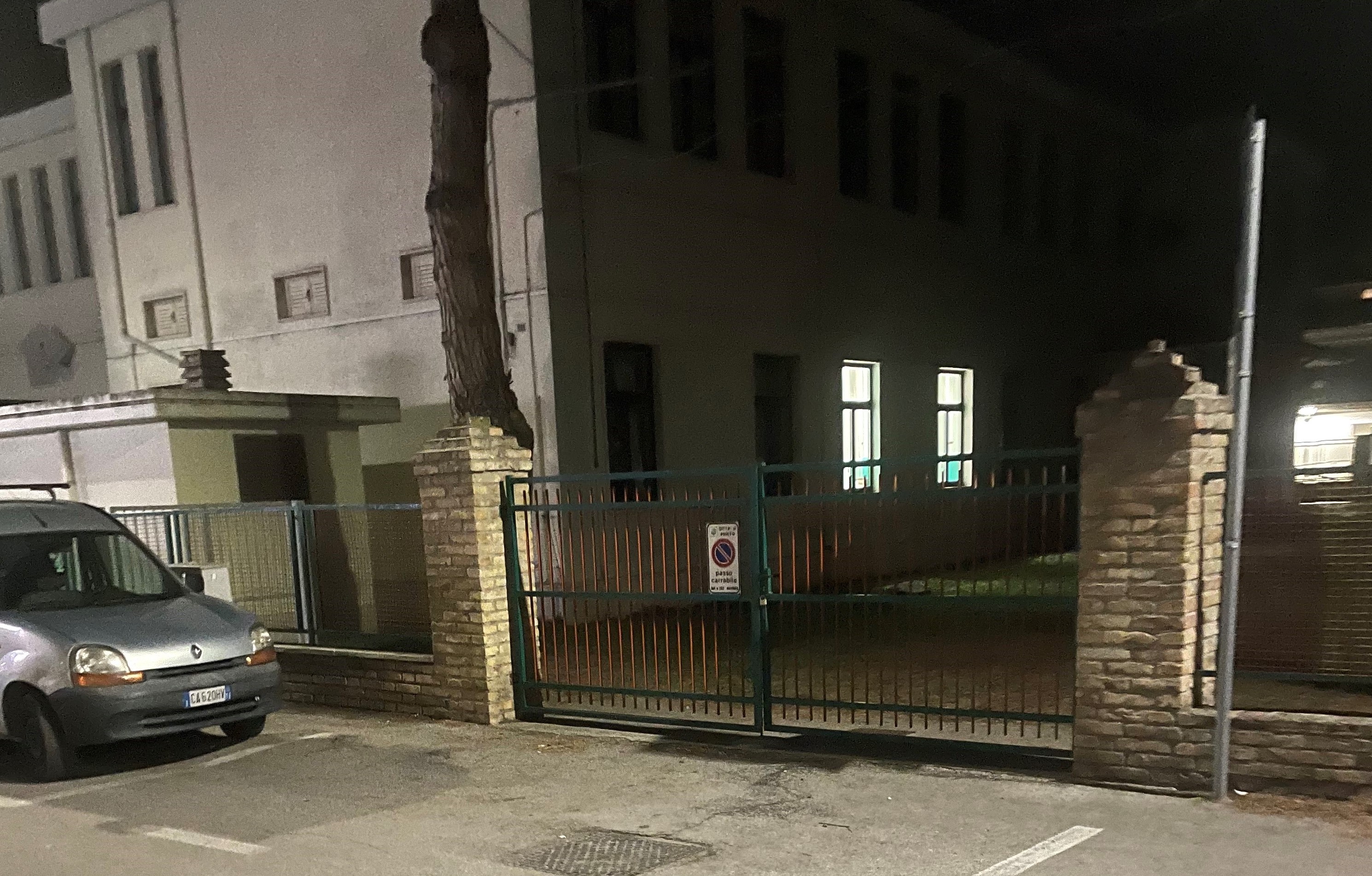 scuola_elementare_luce_accesa.jpg