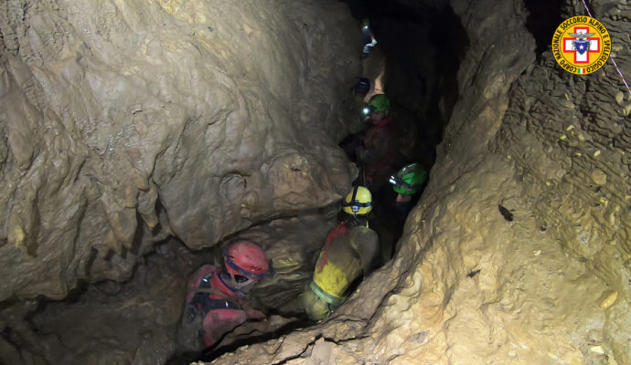 soccorso-in-grotta-690x400.jpg